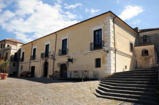 B&B Palazzo Pancaro Altomonte Luaran gambar