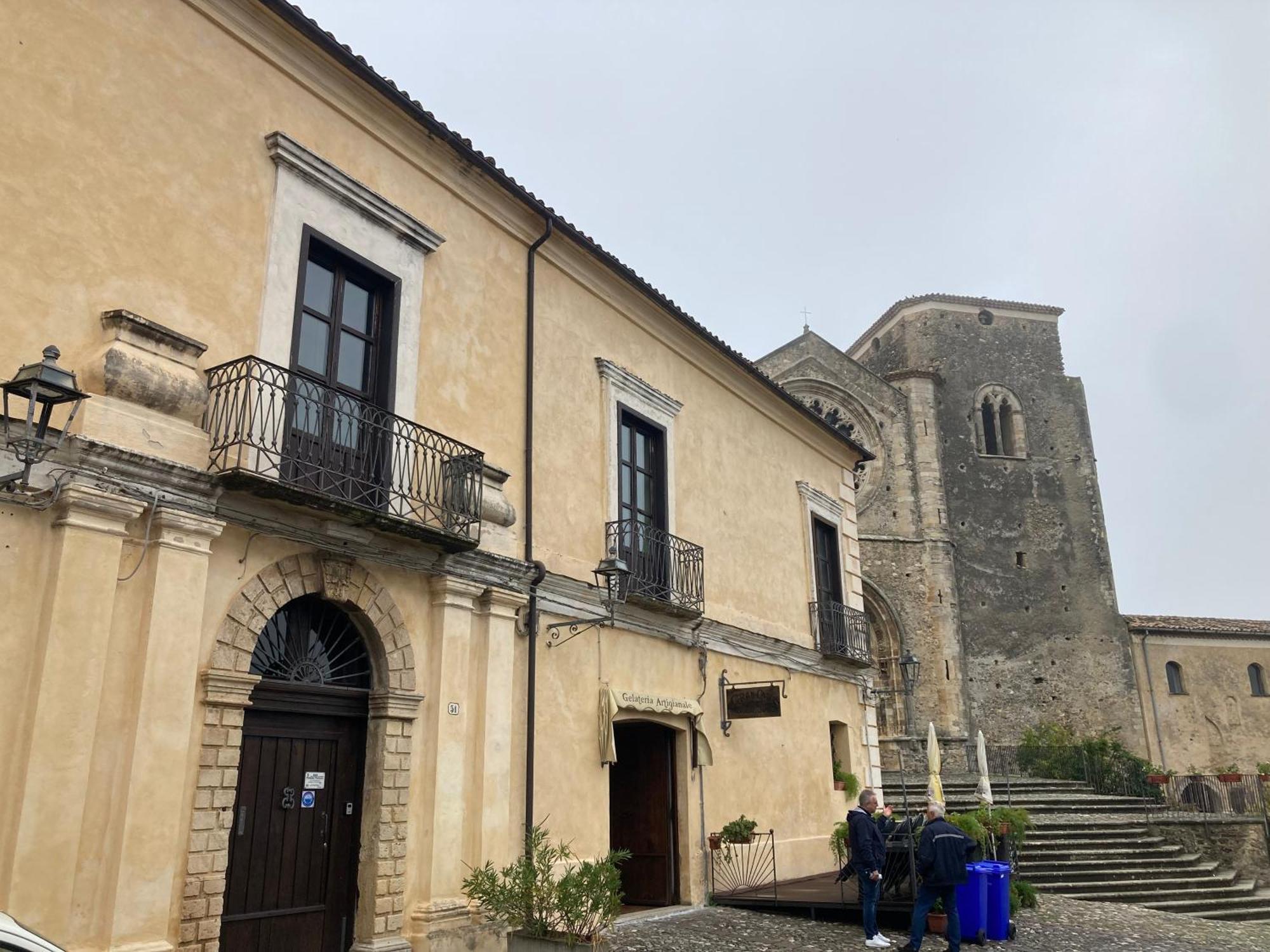 B&B Palazzo Pancaro Altomonte Luaran gambar
